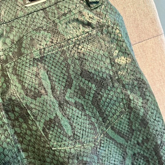 NWT, joes snakeskin green pant - Picture 7 of 8